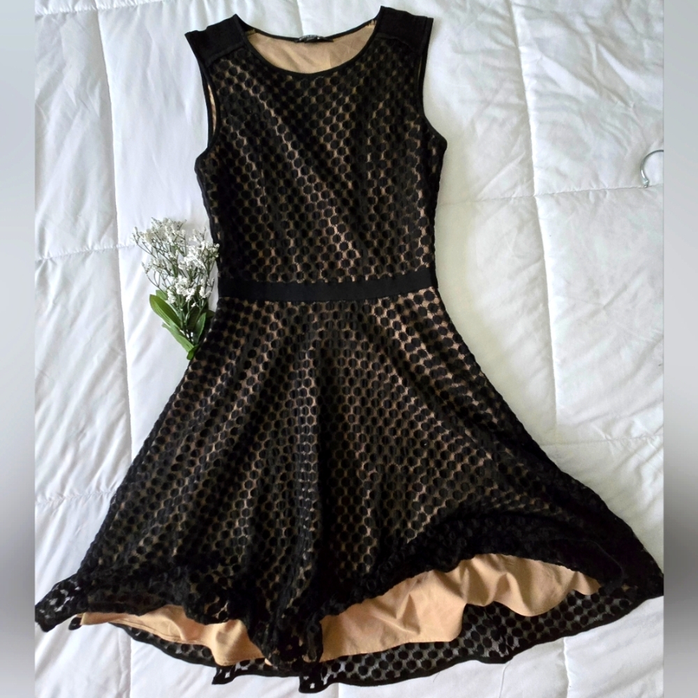 DKNY Black and Gold A-Line Knee Length Dress Sleeveless Crew Neck Size 2